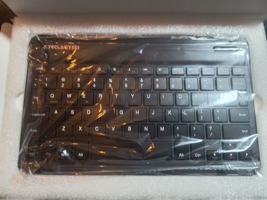 Планшет Teclast p30t комплект клавіатура миша підставка тач