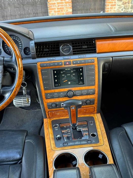 Volkswagen Phaeton LONG 4.2 V8 – 2003 r. – Luksus i Komfort Klasy Premium