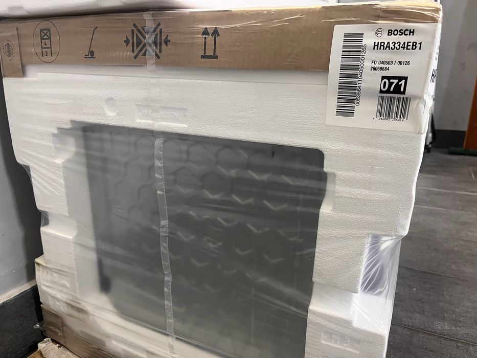 Духовка Bosch HRA334EB1 нова