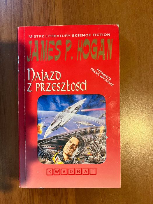 Najazd z przeszłości ; James P. Hogan ; SF