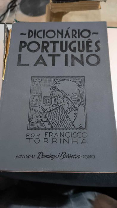 Vários livros academicos e religiao