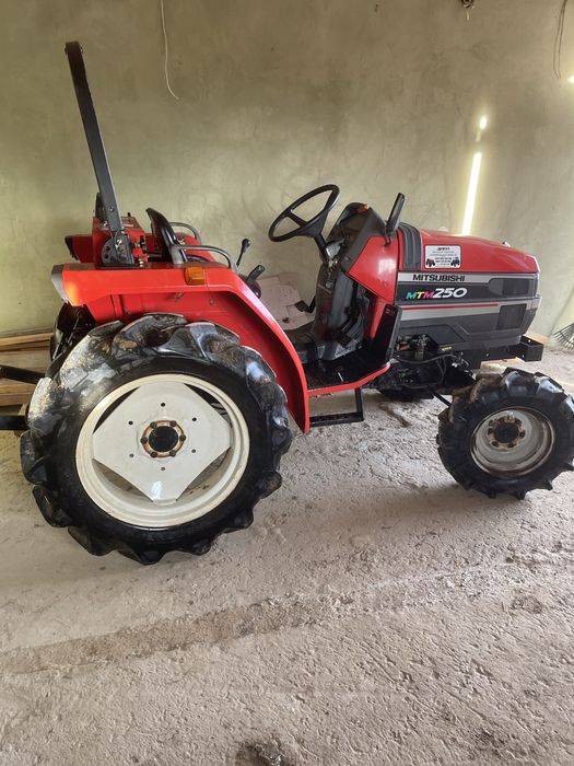 Японський мінітрактор Mitsubishi MTM250, повний привід