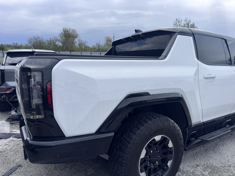 Задня четверть, чверть, ляда GM Hammer EV