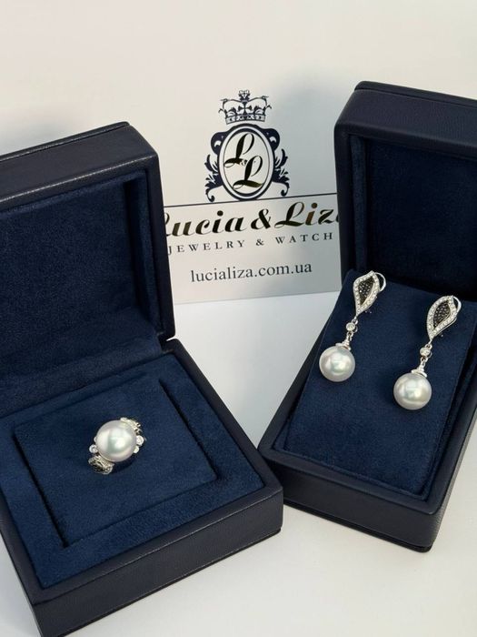 Золотой гарнитур с морским культивированным жемчугом и бриллиантами