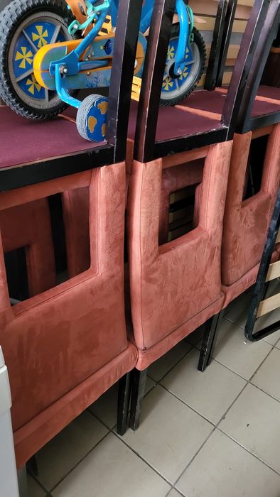 Tenho 8 lindas cadeiras de sala para vender