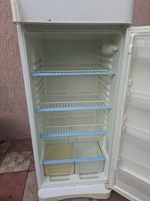 Холодильник Indesit RA32G