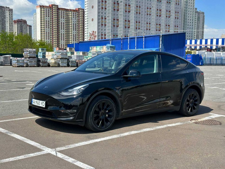 Tesla Model Y 2024