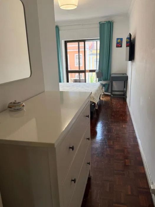Quarto Moderno e Luminoso em Lisboa | AC • Smart TV • Excelente Localização