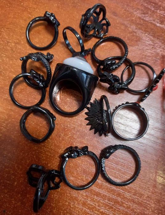 Віддам біжутерію