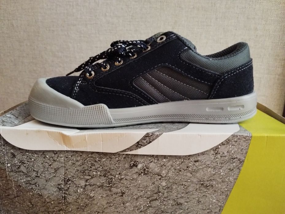 Nowe Buty robocze z noskiem bezpieczne opisal 40