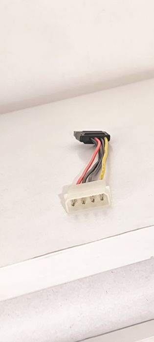 Adapter kabel zasilający Molex do SATA 16 cm do komputera PC