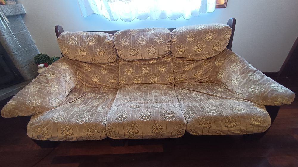 Sofás estrutura em madeira