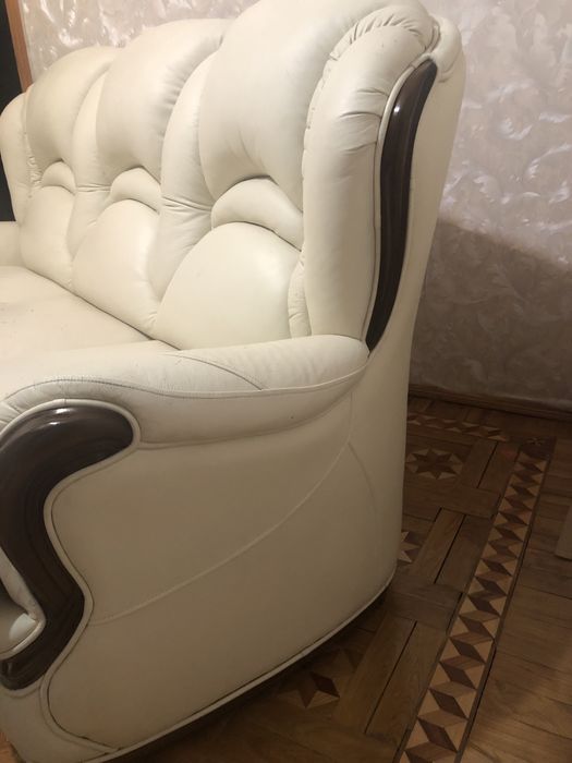 Диван кожаный