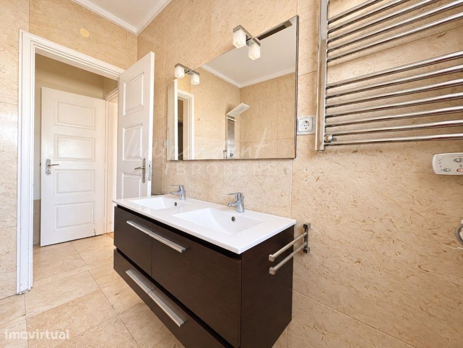 Apartamento T5 Para Arrendamento [Avenida António Augusto Aguiar]