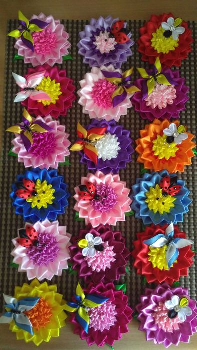 Бантики з атласних стрічок