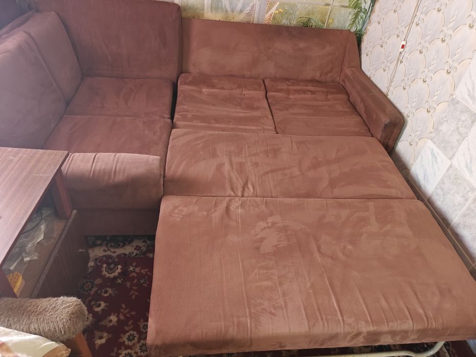 Диван кутовий розкладний.