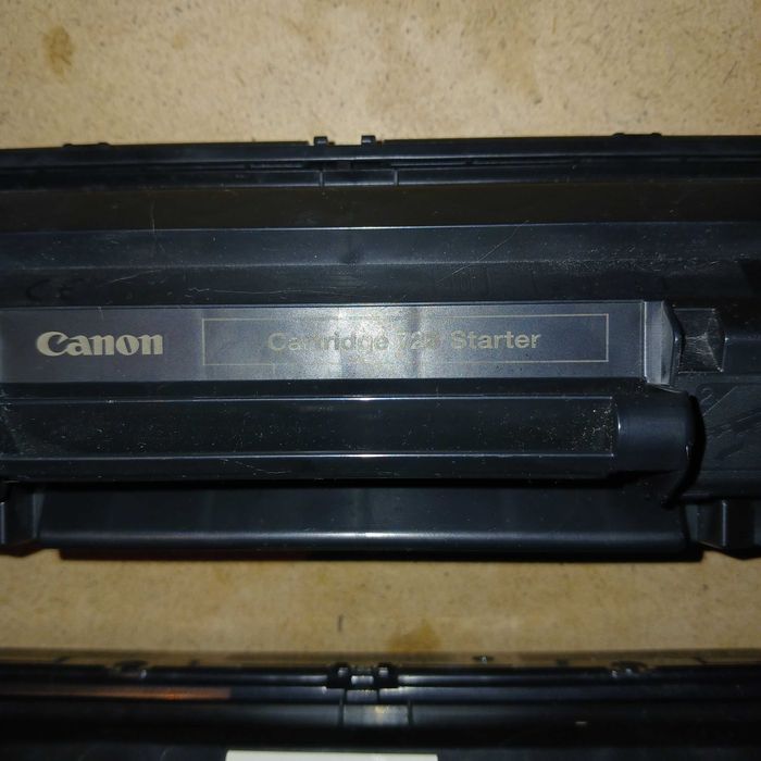 2 картриджа для принтера.