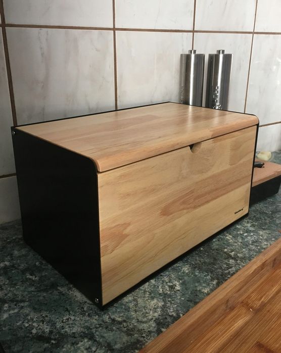 Chlebak stalowy z drewnianą pokrywą, czarny mat, 35,5x21,5x19,5 cm
