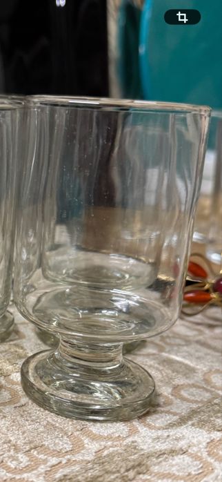 Copo de vidro com pé classico