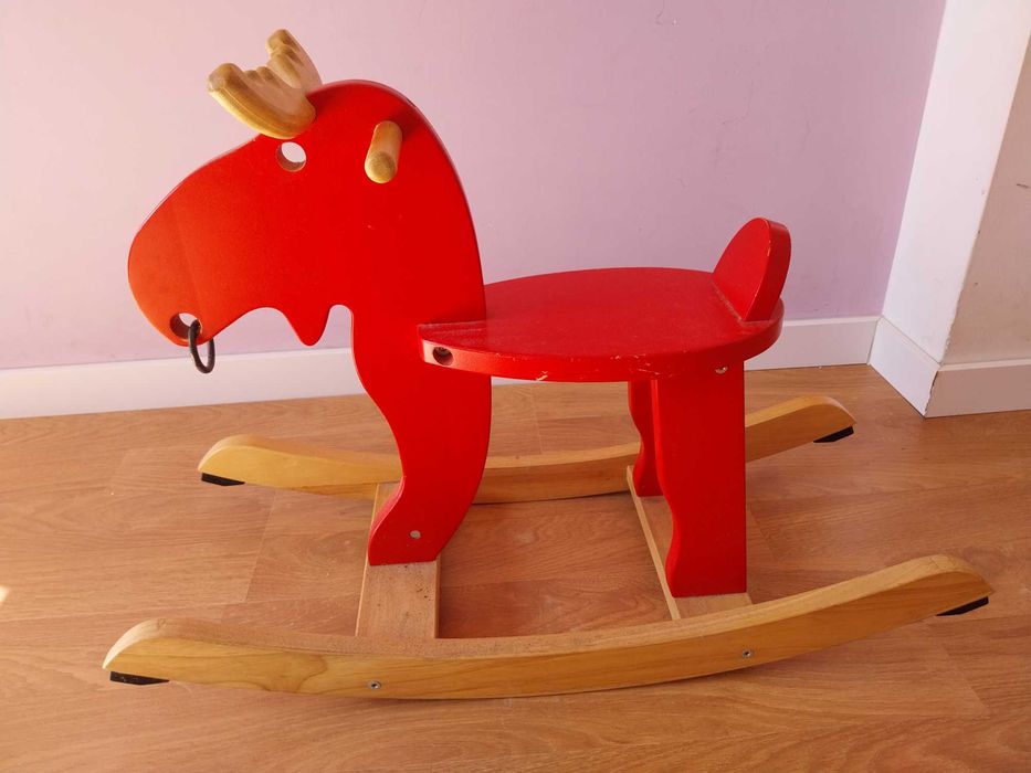 Rena madeira baloiço