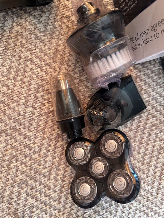 Чоловіча електробритва безпровідна