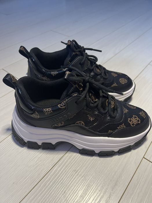 Кросівки Guess жіночі 37 розмір