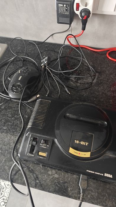 Sega Mega Drive + 1 comando + Light Phaser