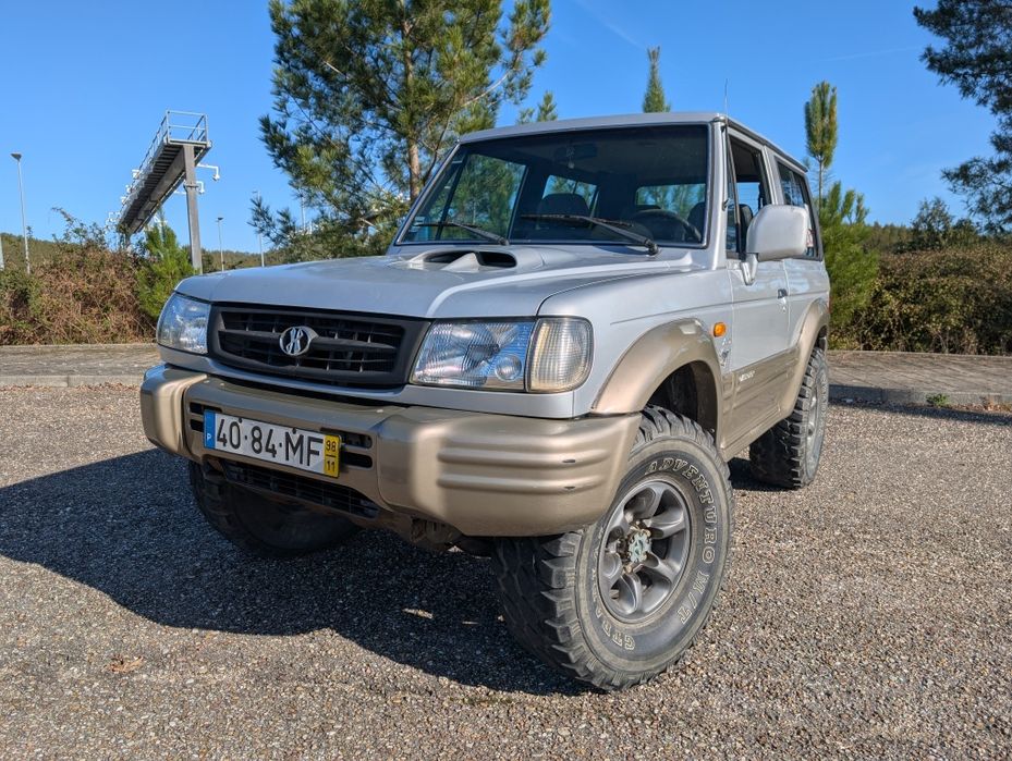 Hyundai Galloper 2.5 c/ Material e Pneus Averbados