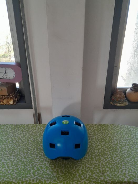 Vendo Capacete DECATHLON muito bonito como novo