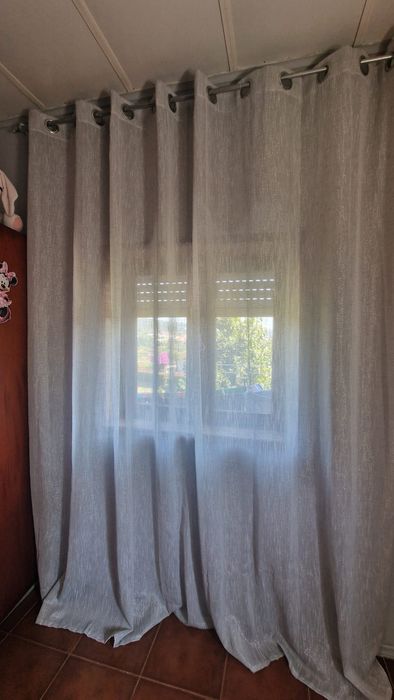 Cortinas em bom estado
