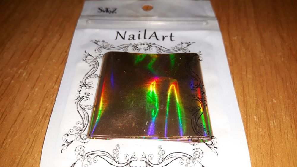 Стразы и голография для маникюра и педикюра