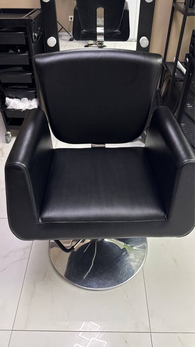 Парикмахерское кресло клиента Frizel Orlando гидравлическое