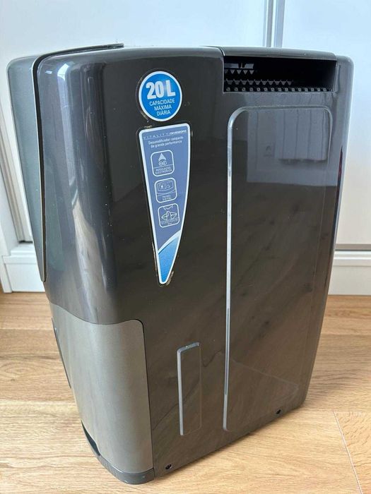 Desumidificador Rowenta 20 Lts/dia, em bom estado.