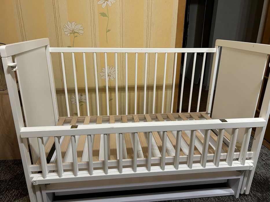 Ліжко дитяче для немовлят з матрасом