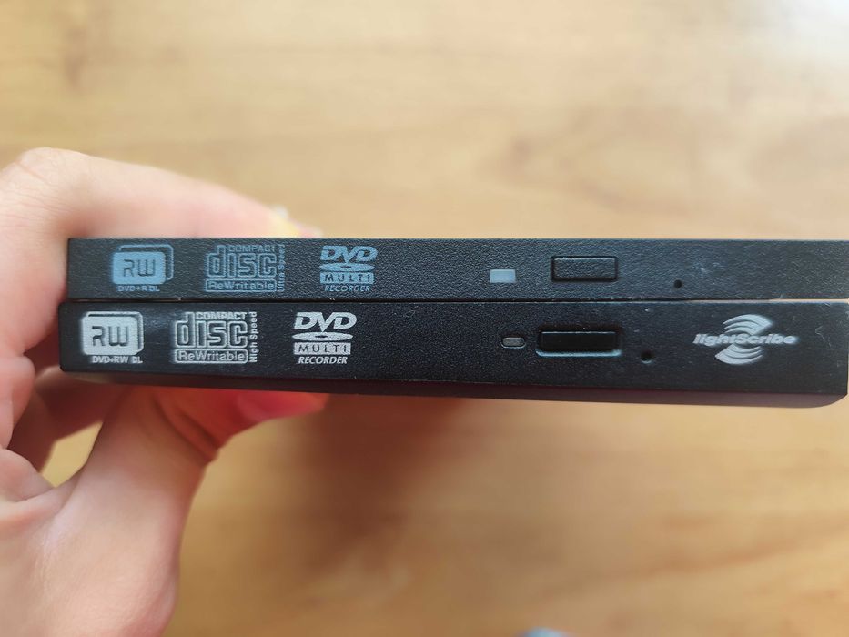 DVD-RW slim ATA IDE 9,5 mm Panasonic UJ-857 do leciwych laptopów