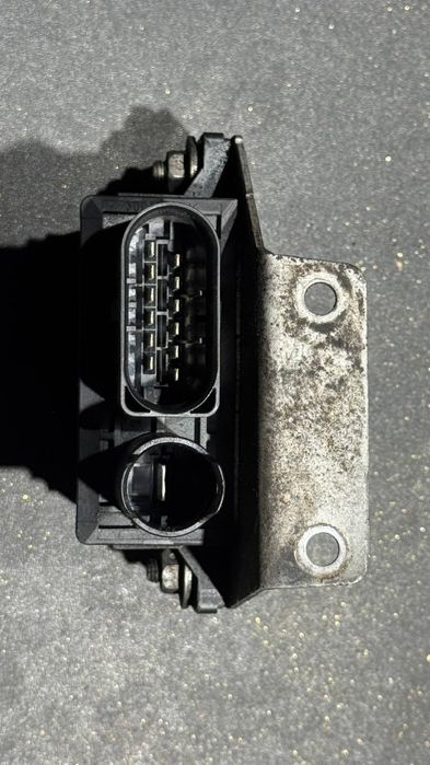 Реле свічок накалу БМВ Е90 Е60 Е91 Е61 N47D20 Реле свечей н47 2.0 Шрот