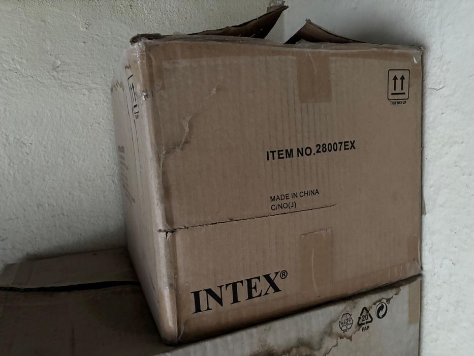 Piscina Intex XTR Frame usada apenas um verão + escada fácil acesso