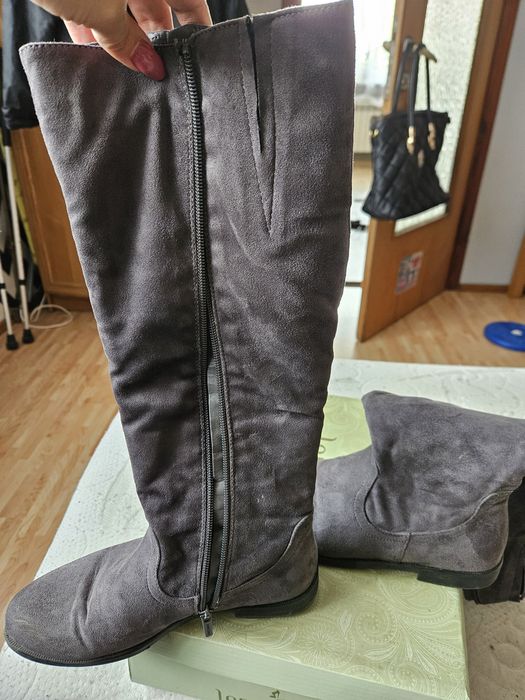 Sprzedam kozaki zamszowe rozmiar 37