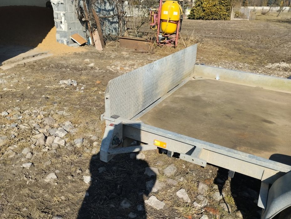 Laweta uchylna z hamulcem najazdowym