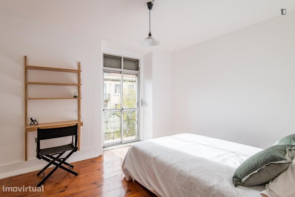 Quarto - localizado em Penha Lisbon