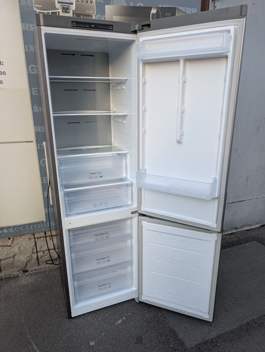 Холодильник Samsung NoFrost 60/60/200