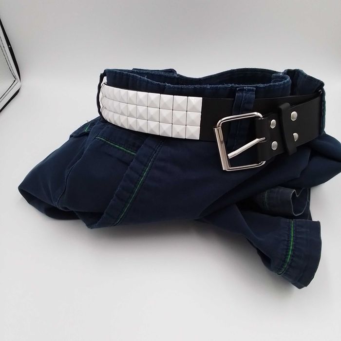 Paski z ćwiekami różowymi i białymi