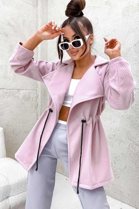 Niezwykła narzutka o delikatnym pudrowo różowym kolorze