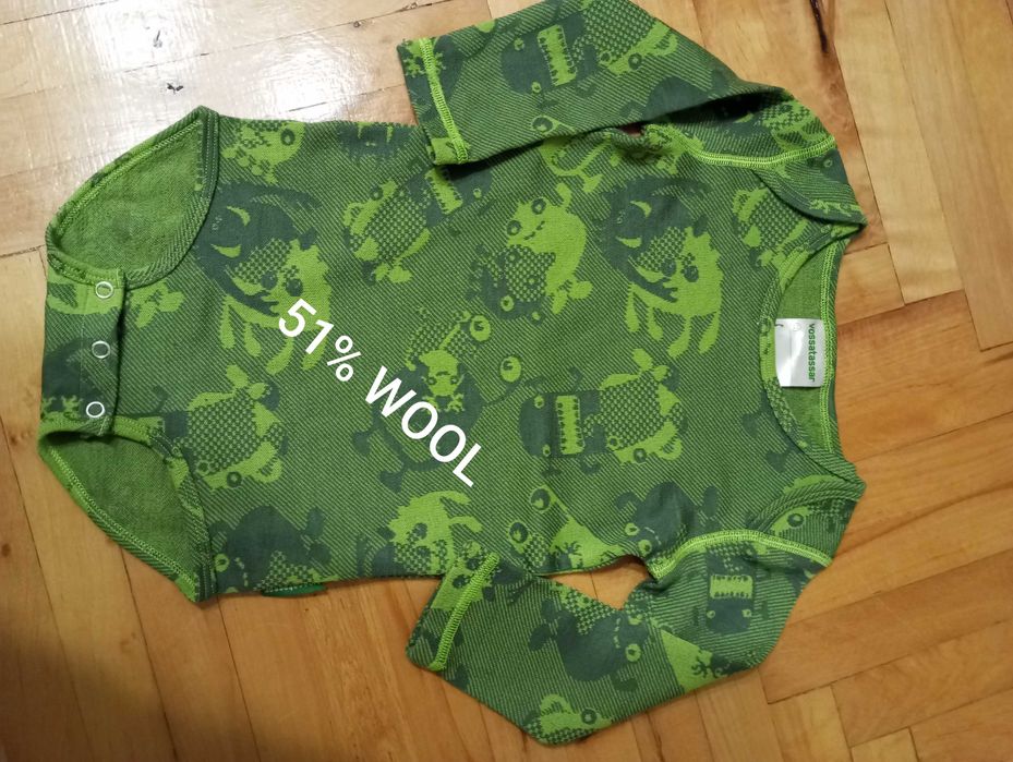 Vossatassar Nowe Body dziecięce 51% Wool rozm. 90/18-24 mies.
