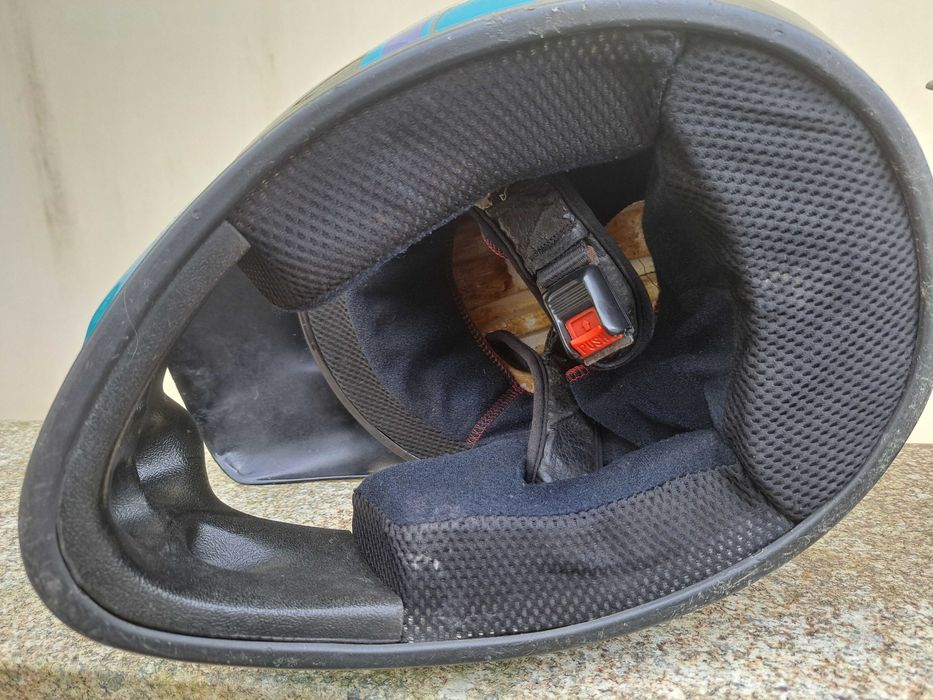 Dois Capacetes Usados