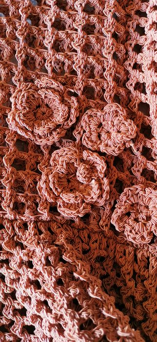 Blusa senhora arrendada nova sem uso  da Zara