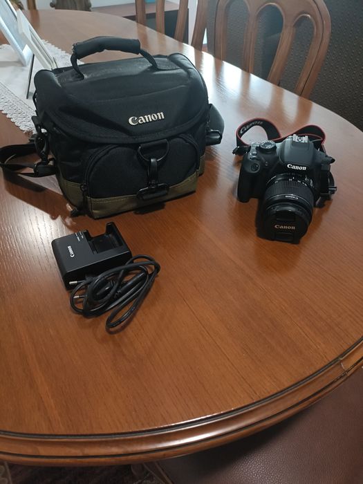 Máquina fotográfica Canon 1200D 18-55IS UPKIT121