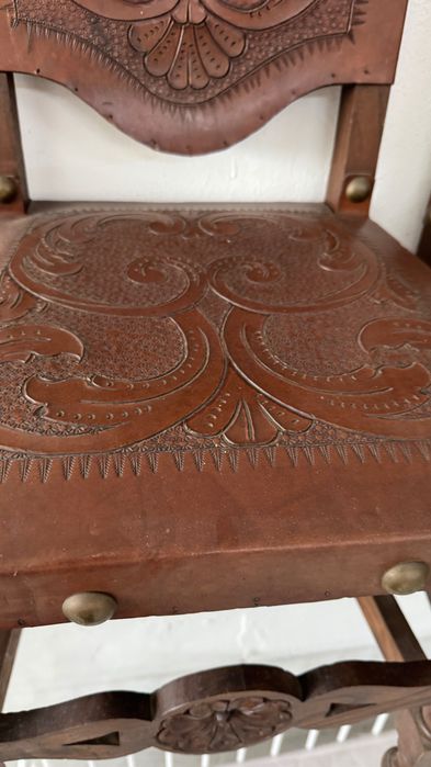 Conjunto de 5 cadeiras em couro lavrado