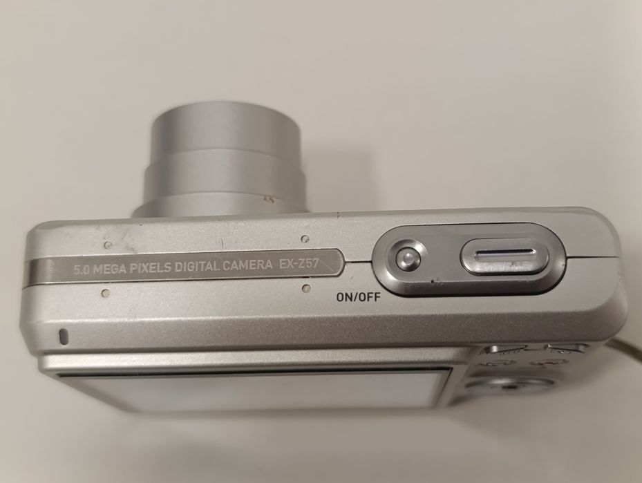 Aparat cyfrowy CASIO Exilim EX-Z57 5mp f2.6 x3 vintage retro CCD metal