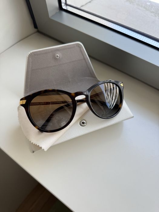 Óculos de sol Michael Kors Adrianna III (MK 2023)